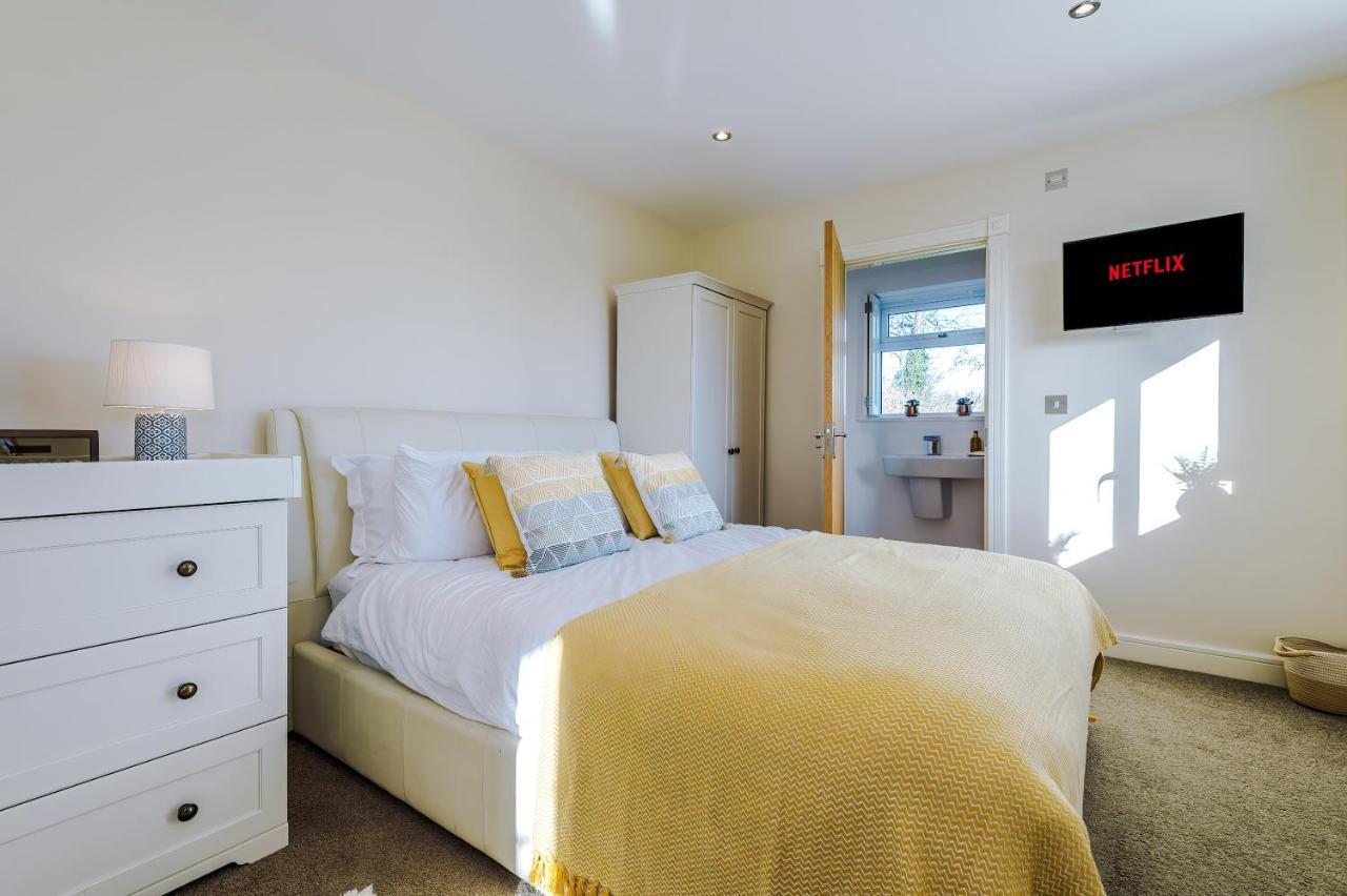 "Woodlands" By Greenstay Serviced Accommodation - Luxury 3 Bed Cottage In North Wales With Stunning Countryside Views & Parking - Close To Glan Clwyd Hospital - The Perfect Choice For Contractors, Business Travellers, Families And Groups Bodelwyddan Exteriör bild