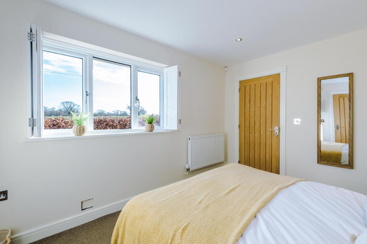 "Woodlands" By Greenstay Serviced Accommodation - Luxury 3 Bed Cottage In North Wales With Stunning Countryside Views & Parking - Close To Glan Clwyd Hospital - The Perfect Choice For Contractors, Business Travellers, Families And Groups Bodelwyddan Exteriör bild