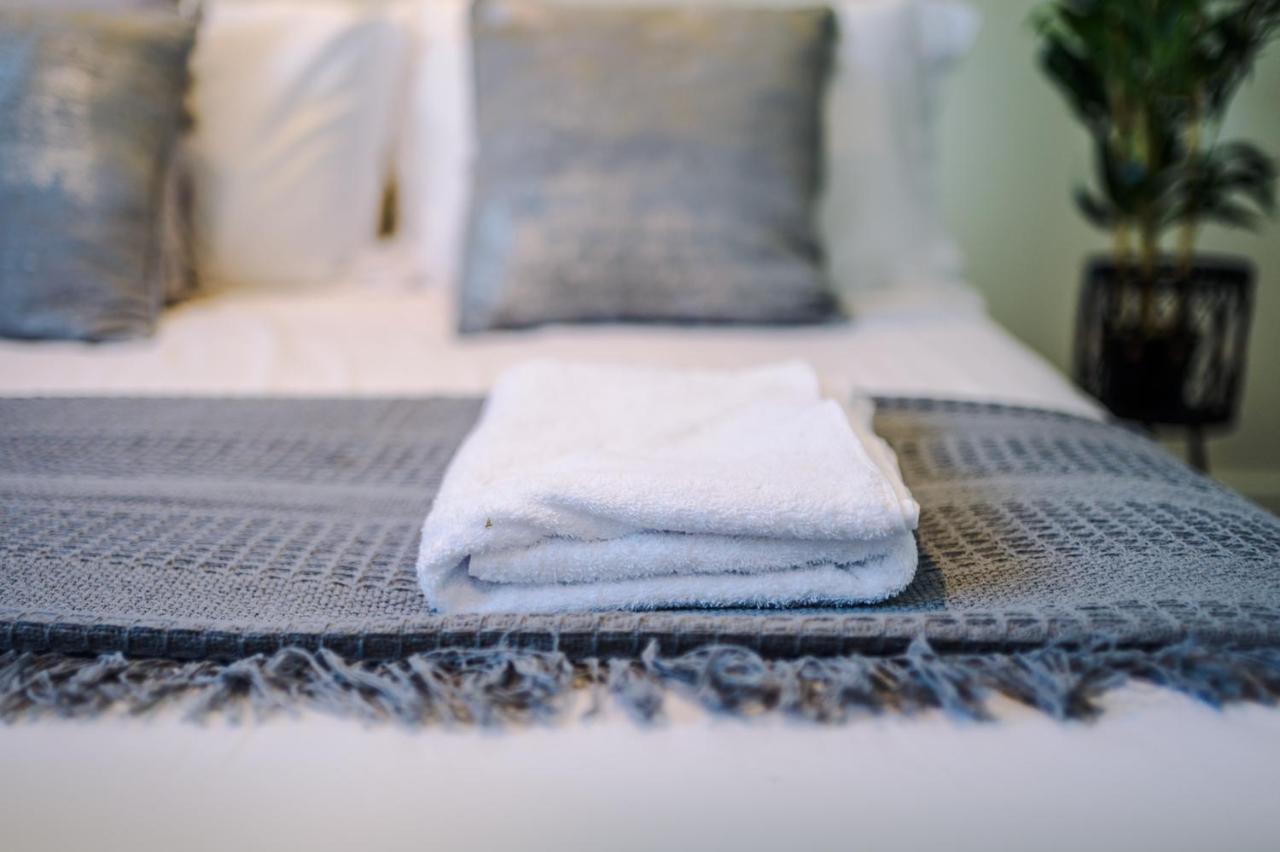 "Woodlands" By Greenstay Serviced Accommodation - Luxury 3 Bed Cottage In North Wales With Stunning Countryside Views & Parking - Close To Glan Clwyd Hospital - The Perfect Choice For Contractors, Business Travellers, Families And Groups Bodelwyddan Exteriör bild