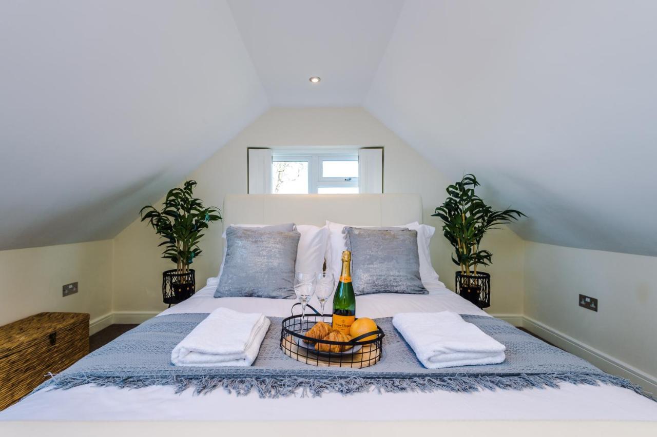 "Woodlands" By Greenstay Serviced Accommodation - Luxury 3 Bed Cottage In North Wales With Stunning Countryside Views & Parking - Close To Glan Clwyd Hospital - The Perfect Choice For Contractors, Business Travellers, Families And Groups Bodelwyddan Exteriör bild