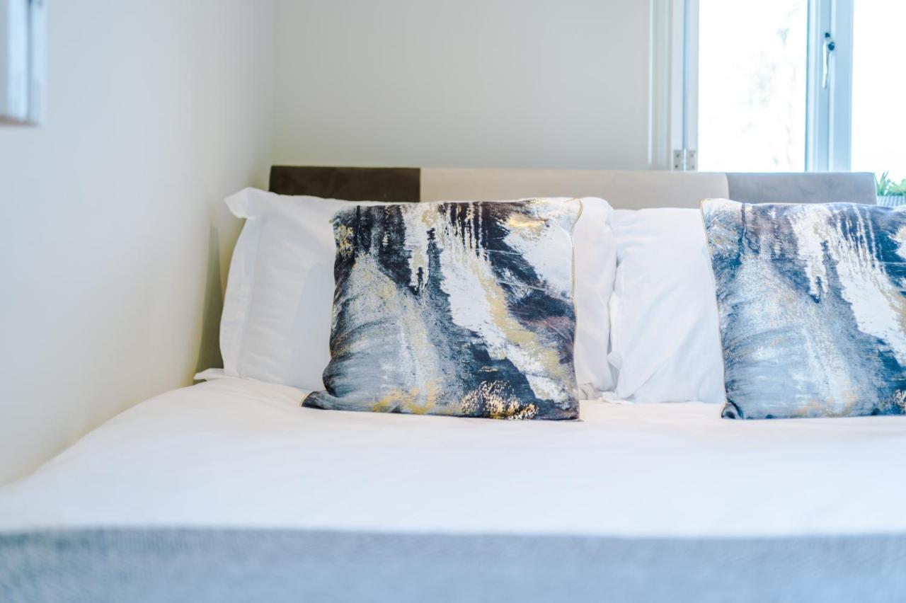 "Woodlands" By Greenstay Serviced Accommodation - Luxury 3 Bed Cottage In North Wales With Stunning Countryside Views & Parking - Close To Glan Clwyd Hospital - The Perfect Choice For Contractors, Business Travellers, Families And Groups Bodelwyddan Exteriör bild