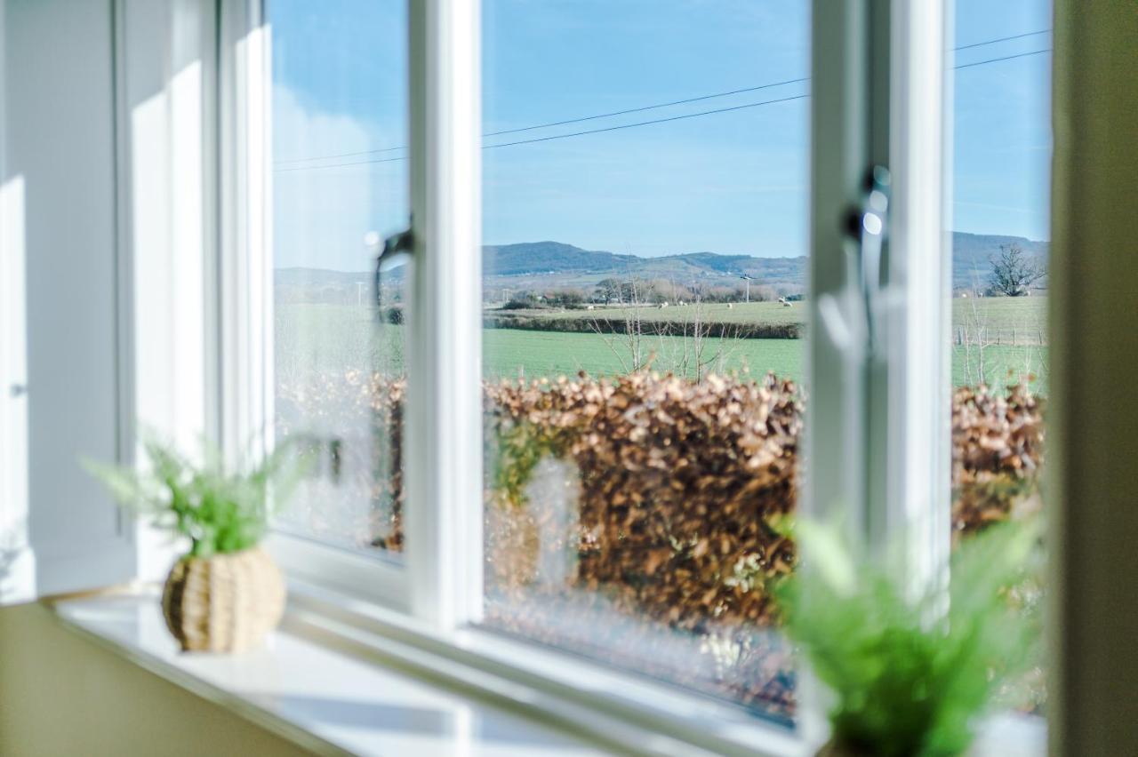"Woodlands" By Greenstay Serviced Accommodation - Luxury 3 Bed Cottage In North Wales With Stunning Countryside Views & Parking - Close To Glan Clwyd Hospital - The Perfect Choice For Contractors, Business Travellers, Families And Groups Bodelwyddan Exteriör bild
