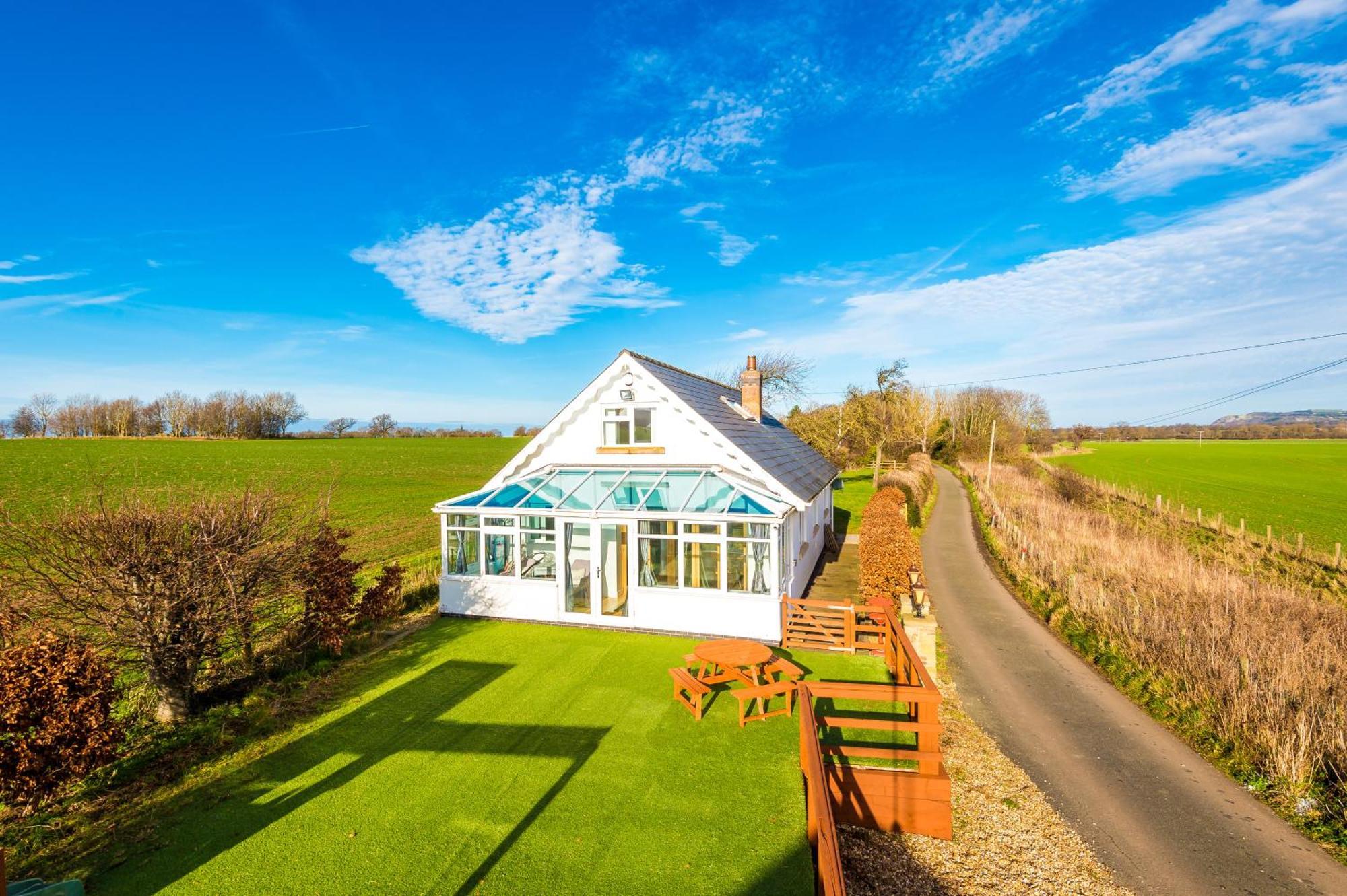 "Woodlands" By Greenstay Serviced Accommodation - Luxury 3 Bed Cottage In North Wales With Stunning Countryside Views & Parking - Close To Glan Clwyd Hospital - The Perfect Choice For Contractors, Business Travellers, Families And Groups Bodelwyddan Exteriör bild